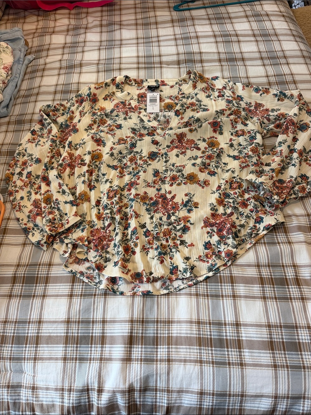 torrid Cream Floral V-Neck Ruffle Hem Blouse